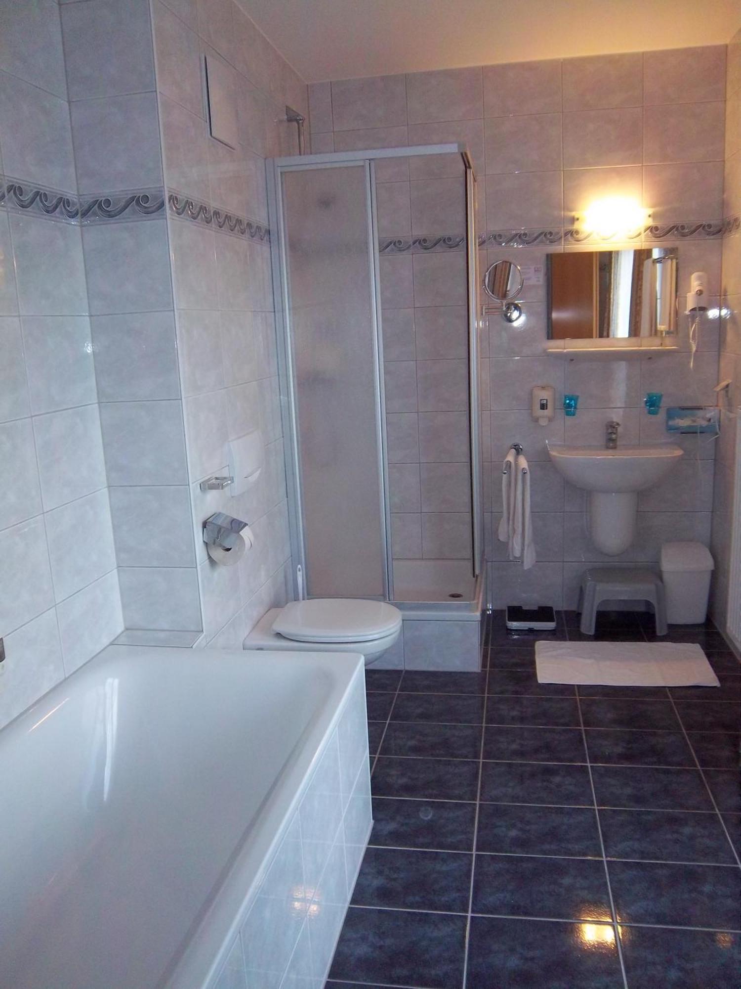 Grandhotel Niederoesterreichischer Hof Lanzenkirchen Ngoại thất bức ảnh