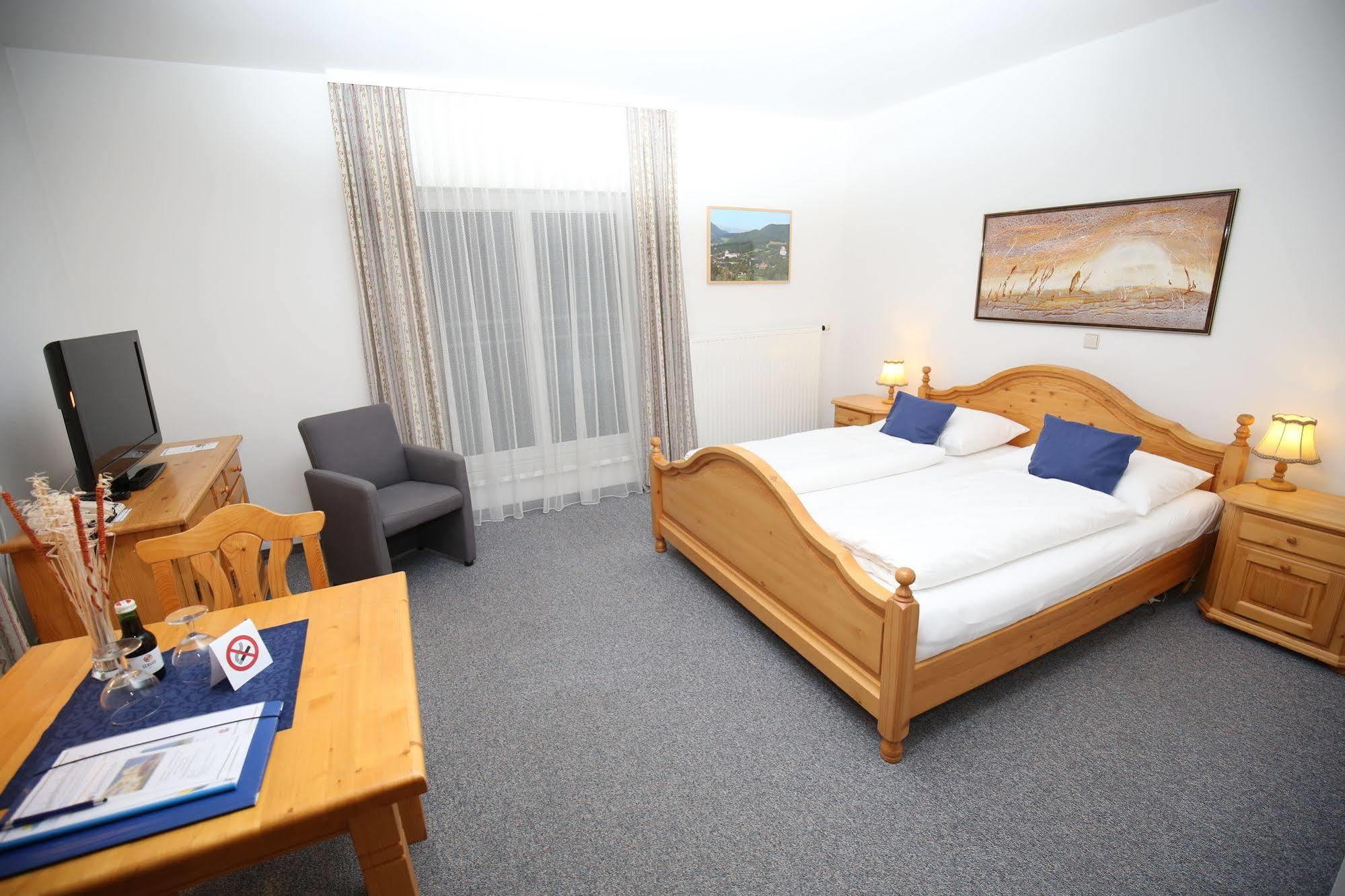 Grandhotel Niederoesterreichischer Hof Lanzenkirchen Ngoại thất bức ảnh